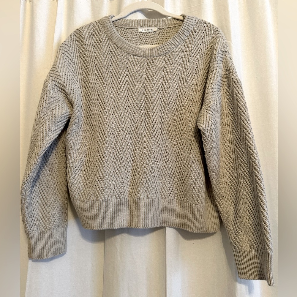 Neuflora Gray/Beige Sweater: Size S